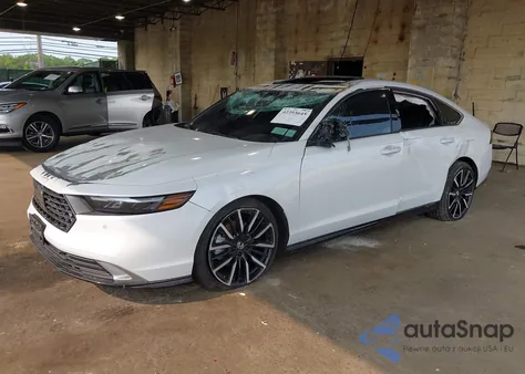 2024 Honda Accord Hybrid Touring z USA, uszkodzony, nr VIN 1HGCY2F84RA090714